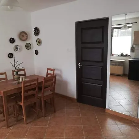 Szira Porta Maison d'hôtes Hollókő