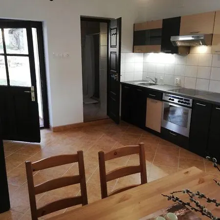 Szira Porta Guest house Holloko