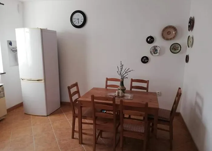 Szira Porta Hollókő