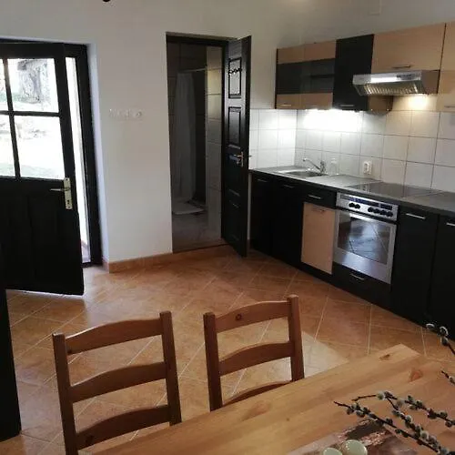 Szira Porta Gasthuis Hollókő